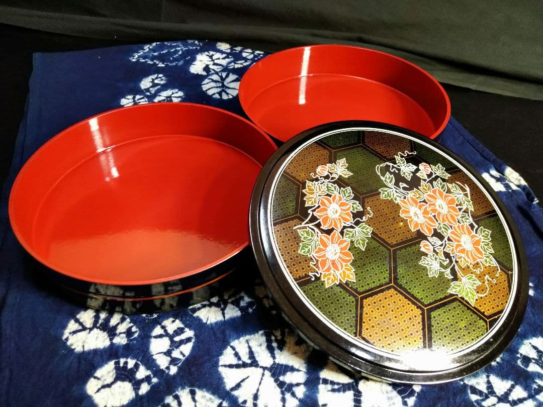 ♥【希少】５０年前・超レアヴィンテージ品♥花柄・漆塗り特大箱と２段丸重箱２種類