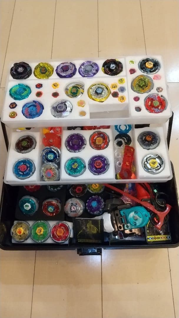 【人気】ベイブレード+パーツ等 引退品まとめ売り