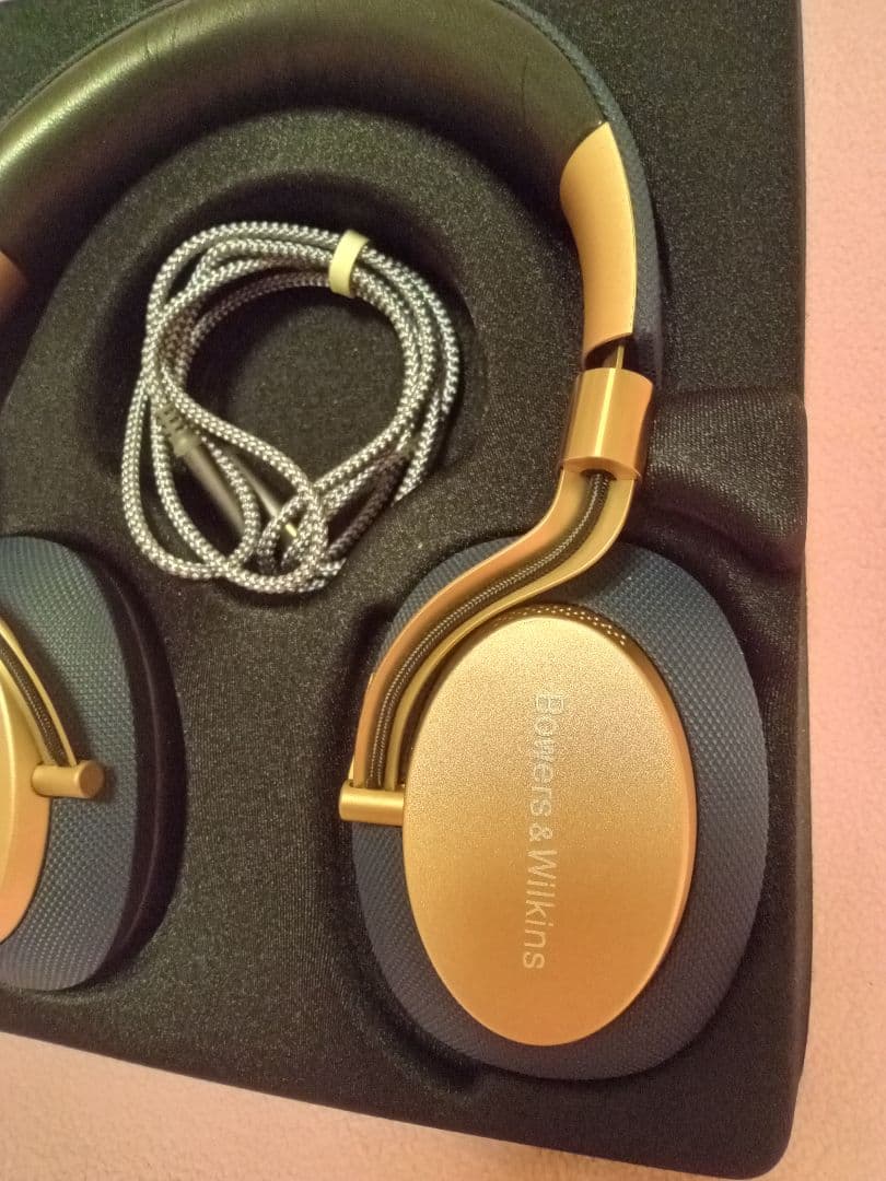 極美品 ワイヤレスヘッドホン Bowers and Wilkins PX/G