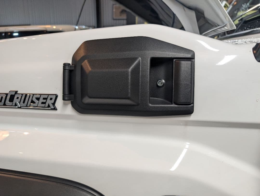 t*i様 ランクル70再再販(GDJ76W) 尿素リッドカバー 鍵付き加工