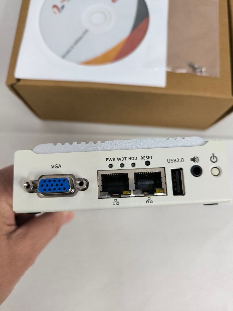 未使用 NEOUSYS POC-120 小型PC ファンレス 産業用