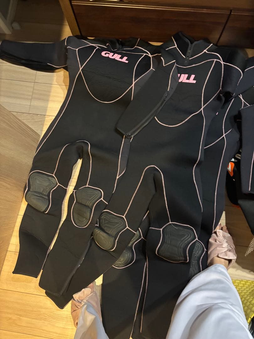 GULL フルスーツ ブラック ピンクロゴ　Mw