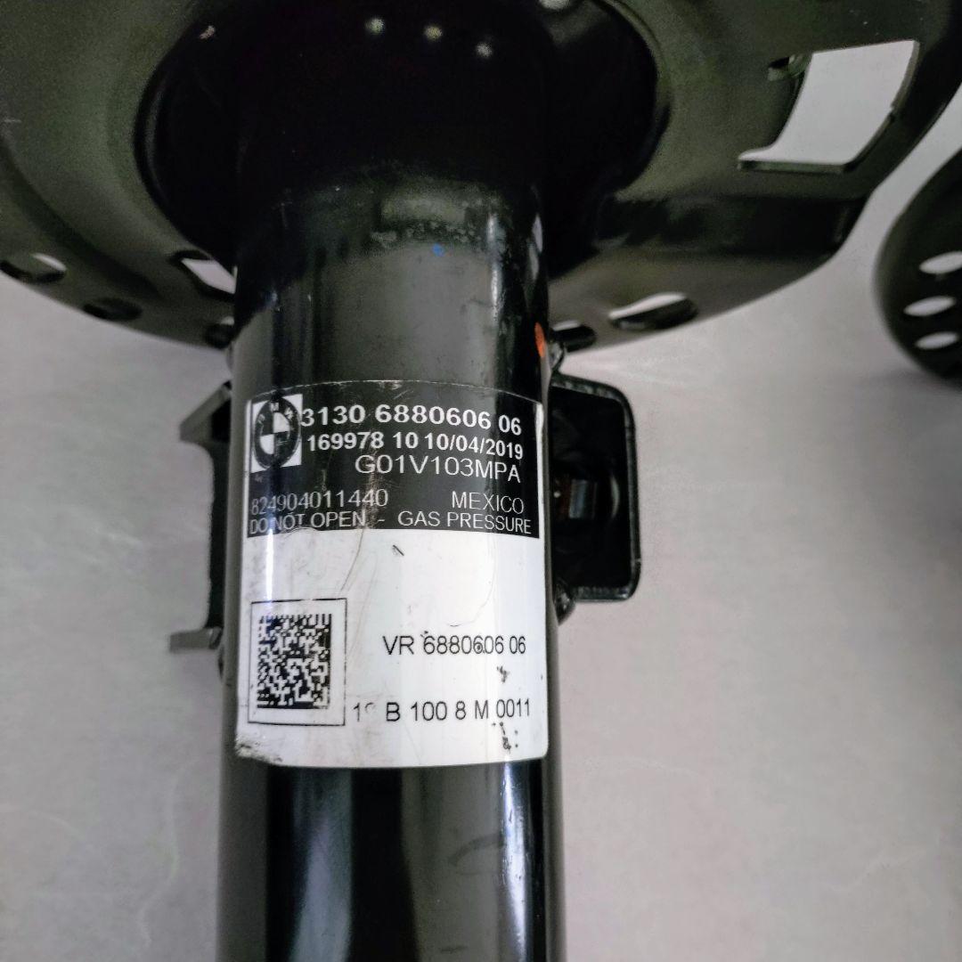 ぷぷえみ【】純正品 (G01) X3 M40d 純正サスペンション