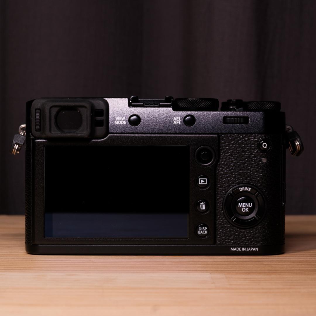 富士フイルムX100F ブラック【中古美品＆付属品多数】