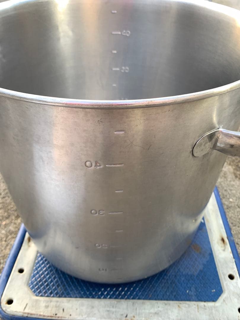 寸胴鍋【ステンレス製】 蓋付き 42cm外側　内側　計量目盛付き　取っ手付き