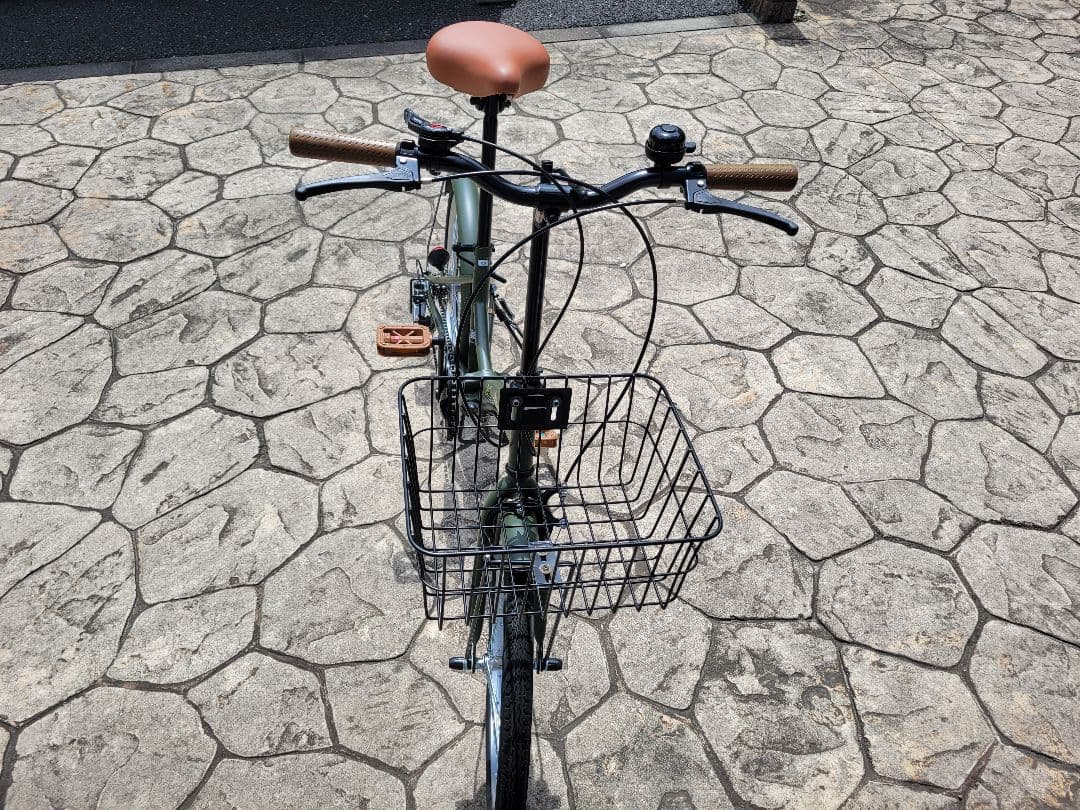 折りたたみ自転車　前面バスケット付き　20インチ　ノーパンクタイヤ