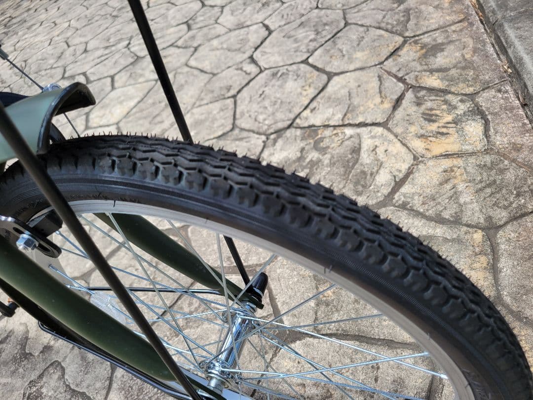 折りたたみ自転車　前面バスケット付き　20インチ　ノーパンクタイヤ