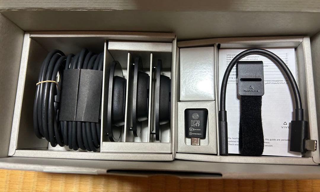 viveトラッカー (ultimate)3点＋ドングル＋ベルト付属