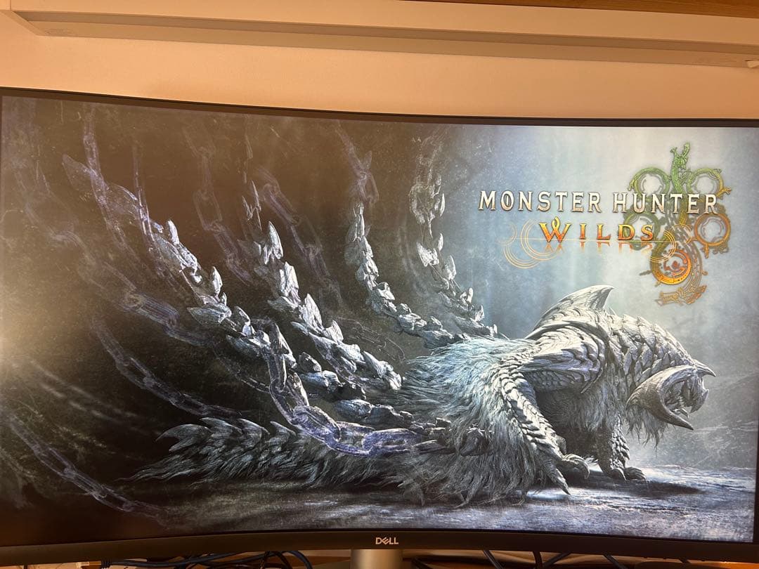 DELL 31.5インチ 4K 曲面モニター