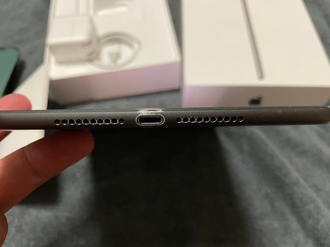 【画面割れ、欠け】iPad mini5/箱付き