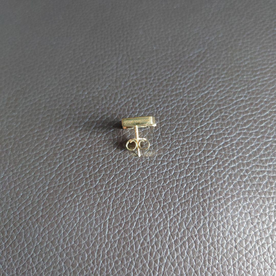 Louis Vuitton ゴールドロゴピアス(片耳用)