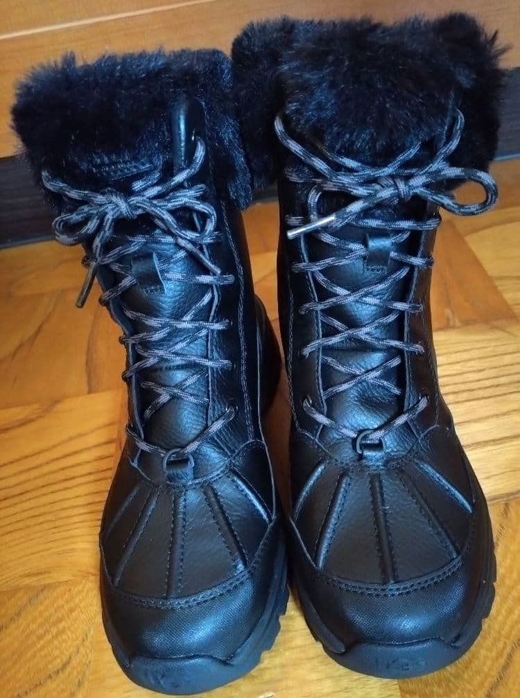 UGG ブーツ　YOSE FLUFF 24cm
