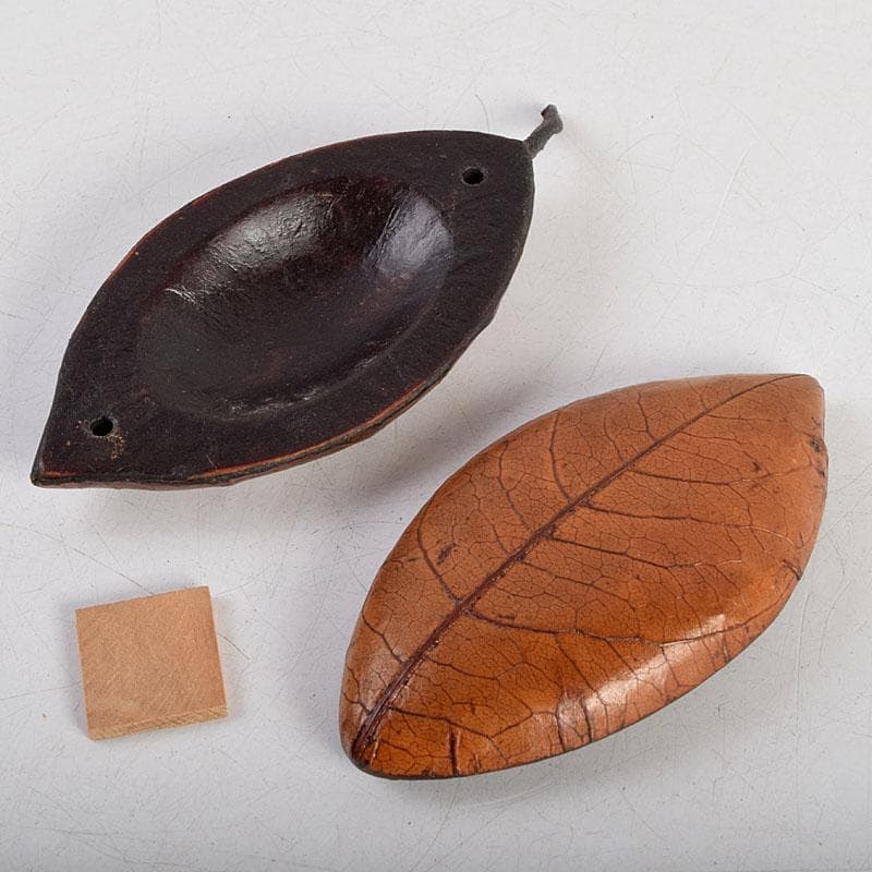 茶道具　塗師　新井宗賀作　乾漆　柿の葉香合　共箱　V　8833