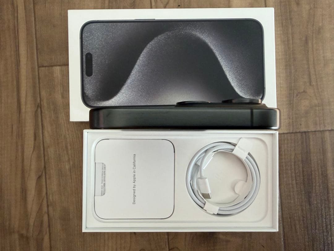 アリフ　Apple iPhone 15 Pro スペースブラック 本体