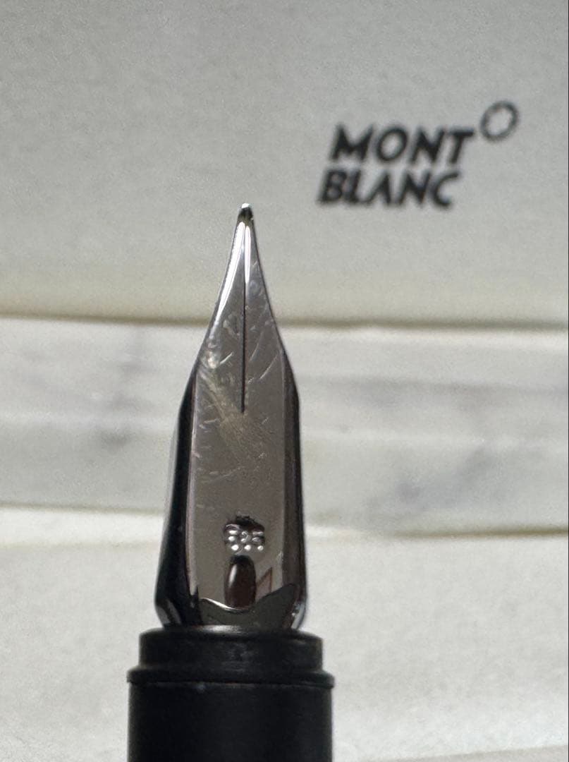 【極美品】モンブラン No1124 万年筆 漆黒ロードナイト鉱加工 万年筆