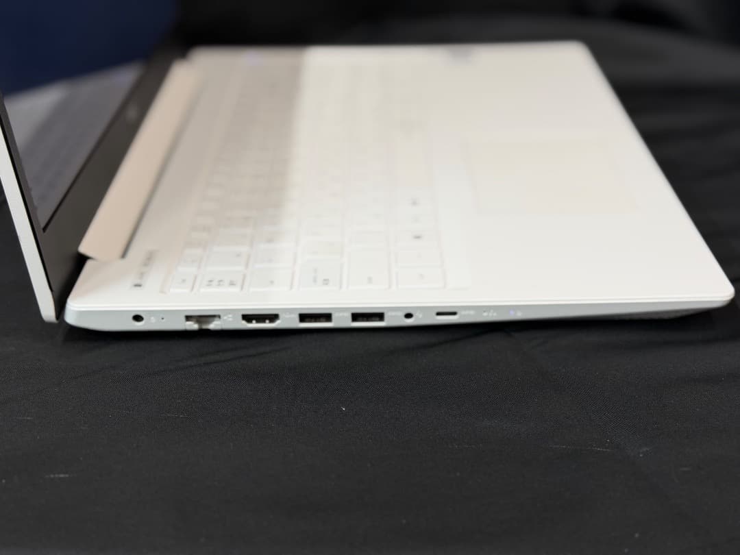 NEC ノートPC LAVIE Note Standard NS300