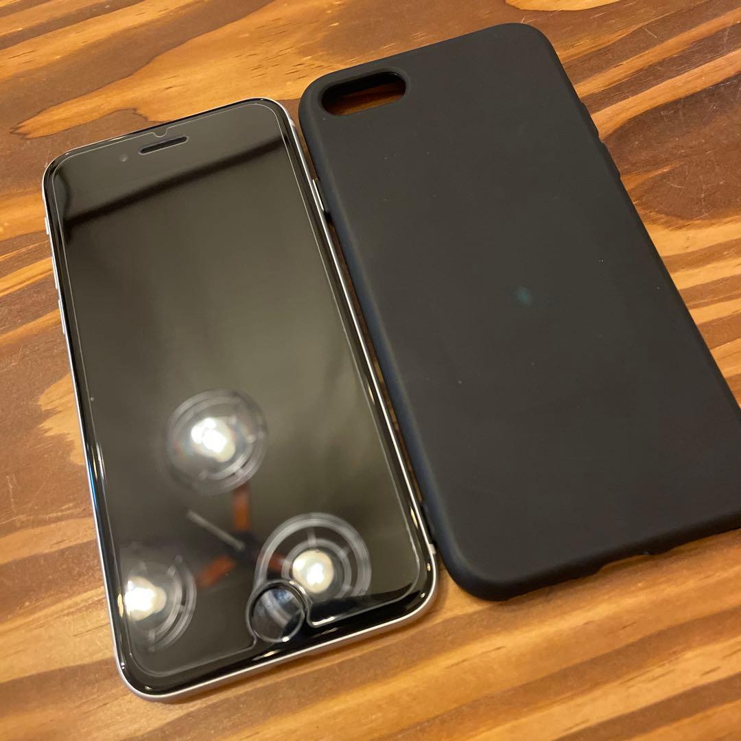 iPhone SE 本体　64GB