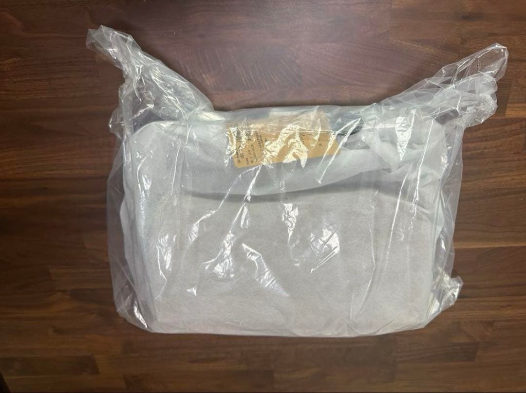 新品 ビアズリー beardsley レザー ボディバッグ　ショルダーバッグ