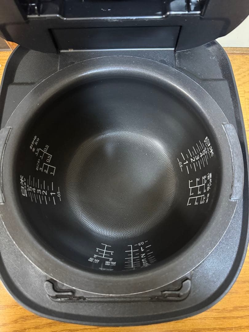 TIGER タイガー　炊飯器　JPI-10SC 2023年製