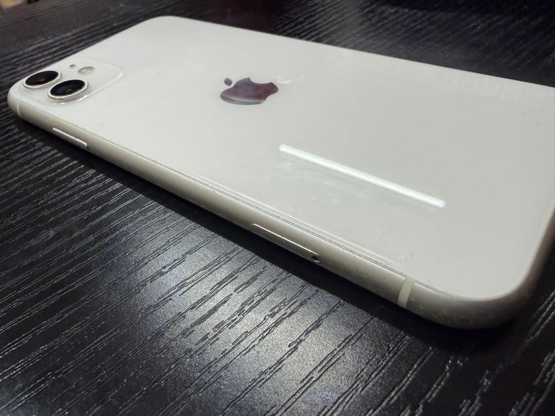 画面割れあり　iPhone11ホワイト128GB 動作問題無し　値下げ可能