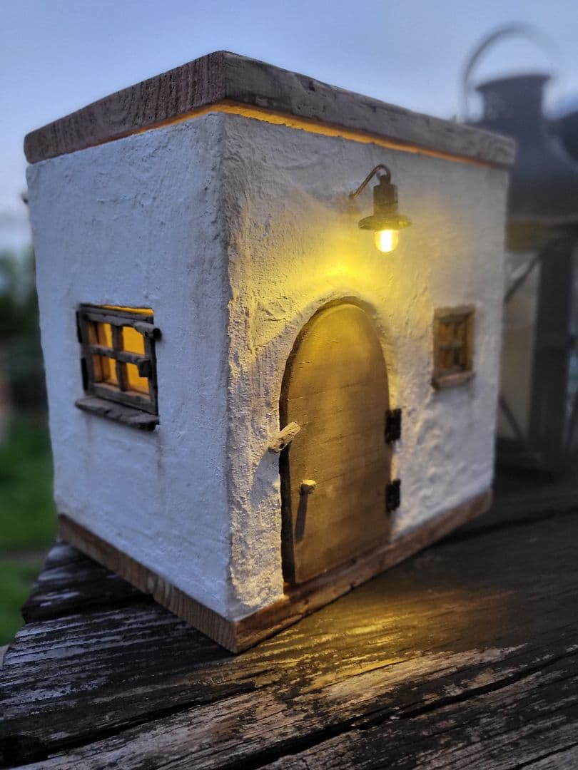 ミニチュアハウス ドールハウス　アンティーク風　　間接照明