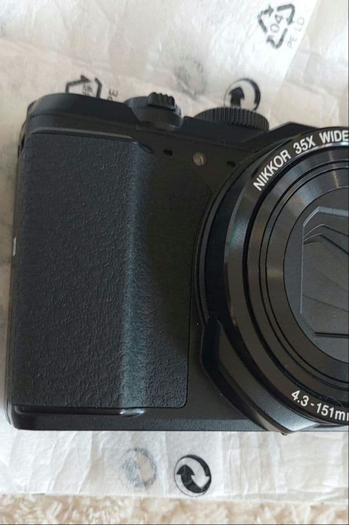 Nikon COOLPIX A900 本体と付属品