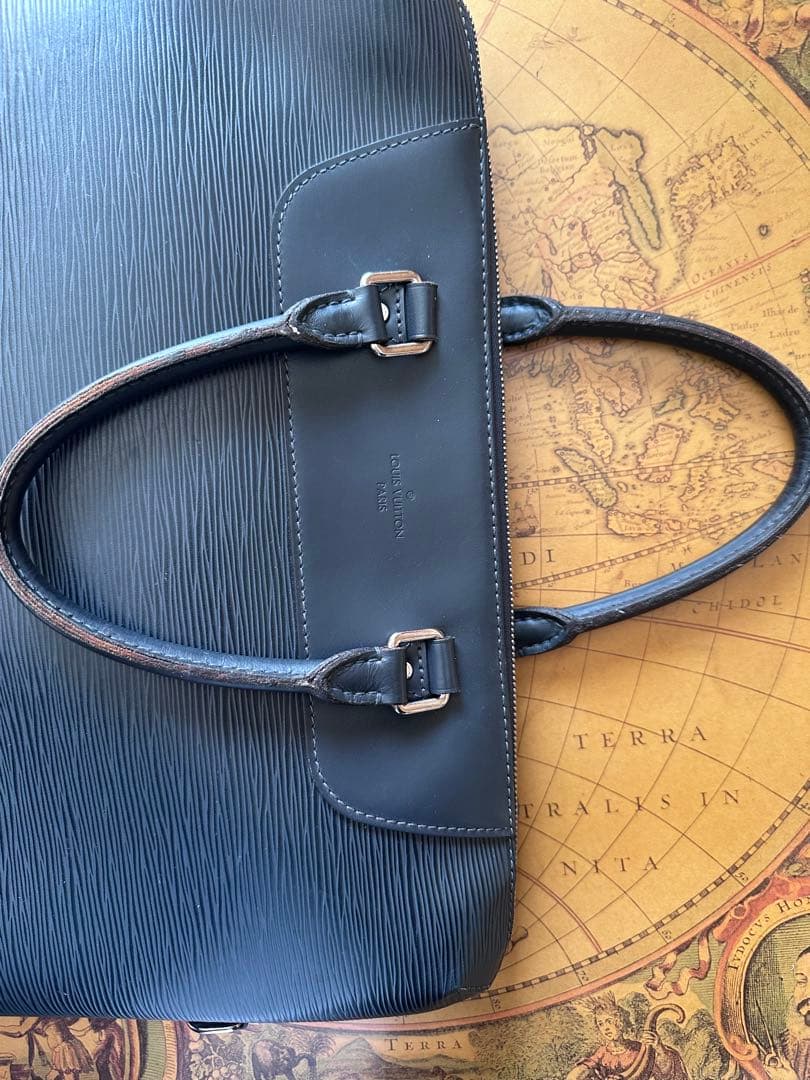 M51177 ルイヴィトン　エピ　ポルトドキュマンpdj レザー　新モデル