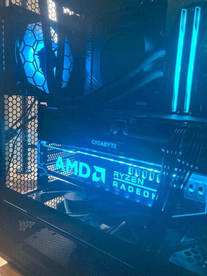 GIGABYTE AMD Radeon RX 7800 XT 本体