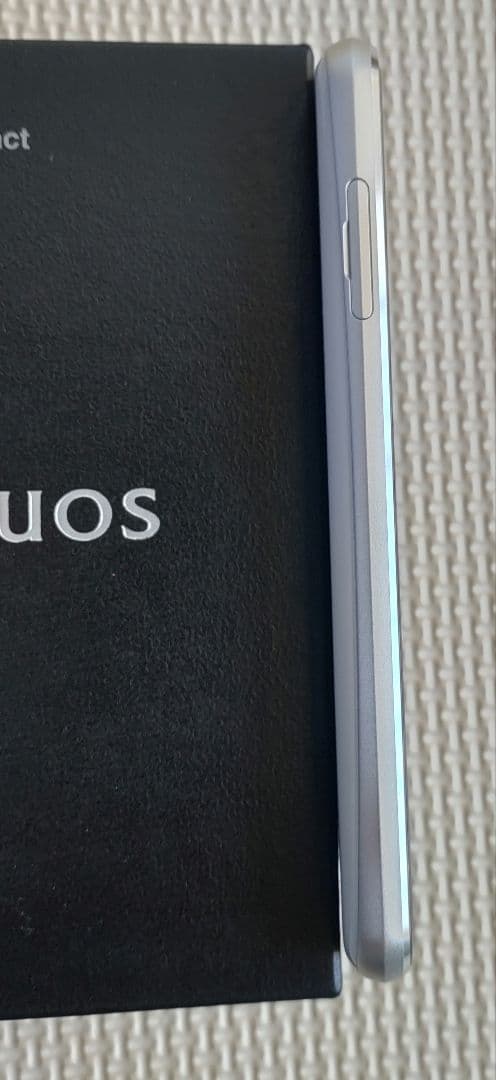 SHARP AQUOS R2 compact ホワイト 貴重なコンパクト