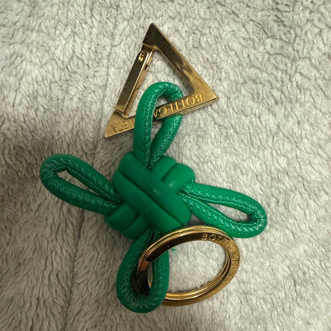 BOTTEGA VENETA グリーンレザーキーホルダー