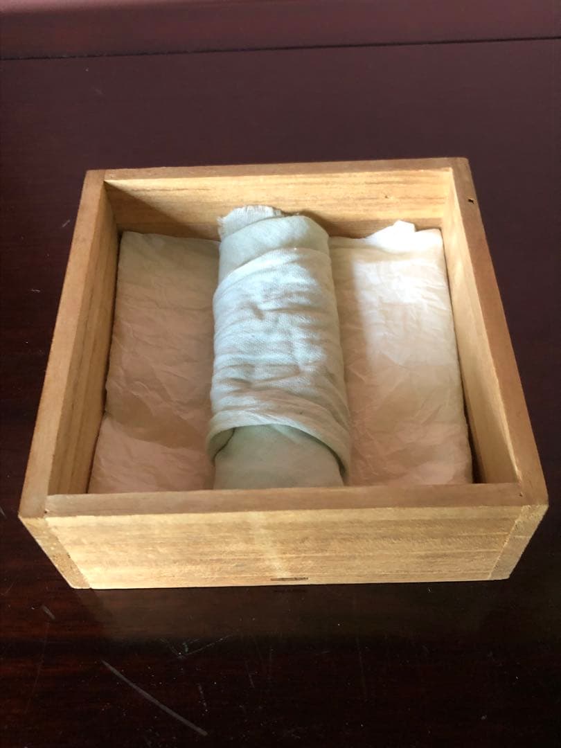 古代様式を持つ古銅誕生仏桐箱入