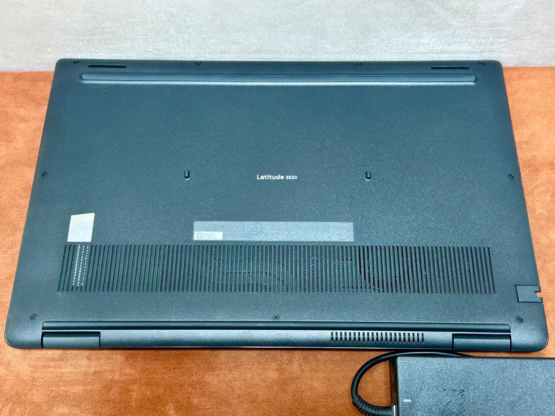 Windowsノート本体 DELL Latitude 3520 i5-1145G7 16 256 15.6