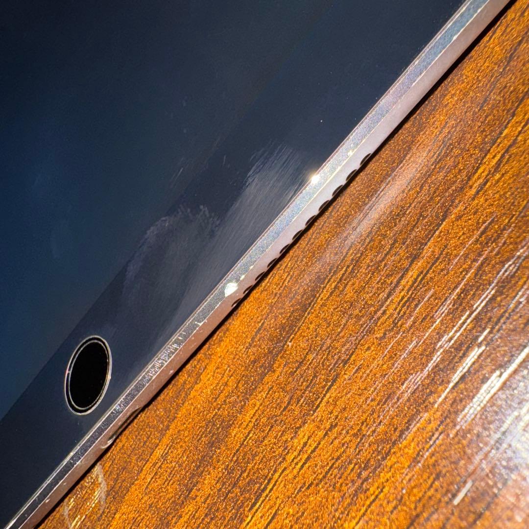 Apple iPad (モデルA1709) シルバー