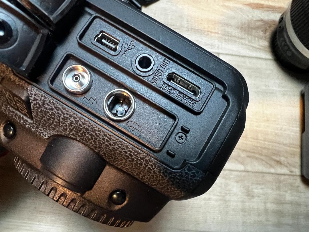 コ*ト様 canon デジタル一眼 EOS 50D 本体・望遠レンズ・バッテリー