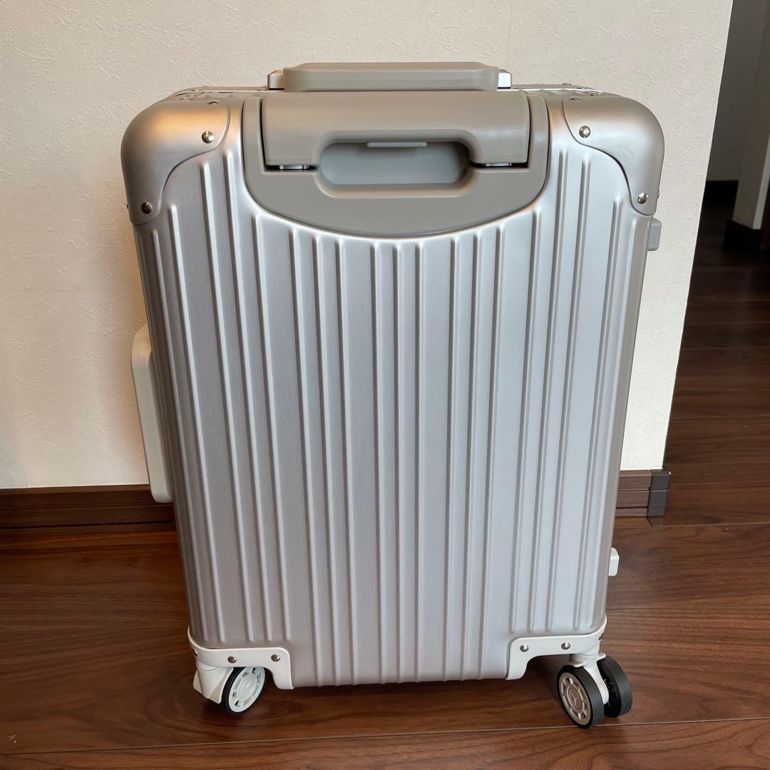 ベンツ⚪︎新品⚪︎シルバーキャリーケース 32リットル　カバー付き