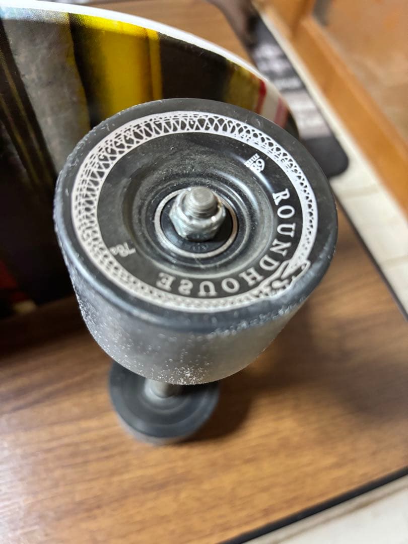 Triton ストライプスケートボード