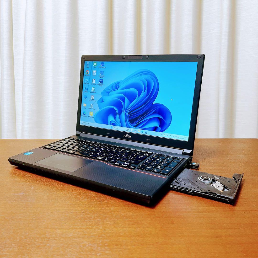 富士通 ノートパソコン/Windows11 / 8GB / SSD/DVD