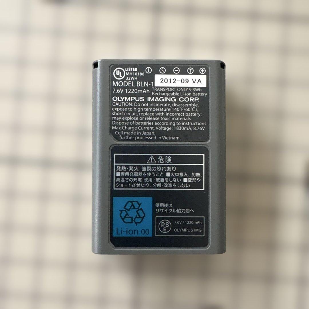 OLYMPUS OM-D E-M5 シルバー （ショット数8679回）