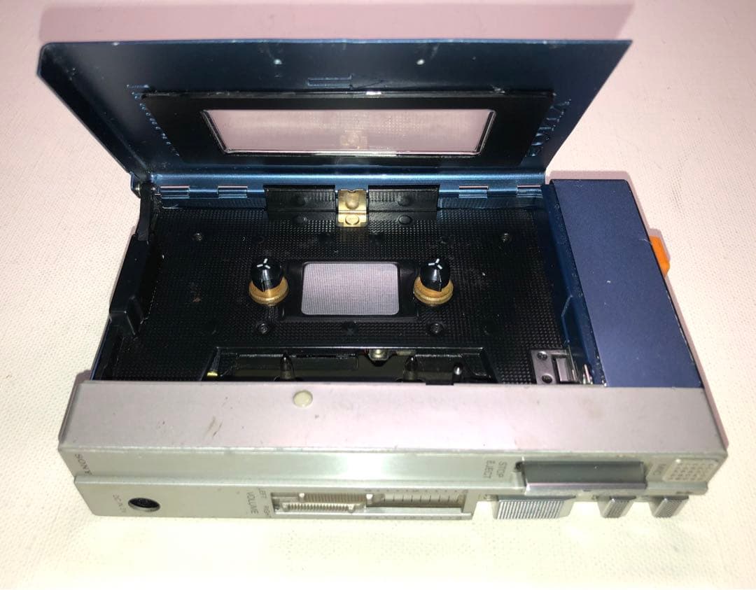 ボコボコに負けないで輝く⭐️TPS-L2 ソニー初代ウォークマン可動品J