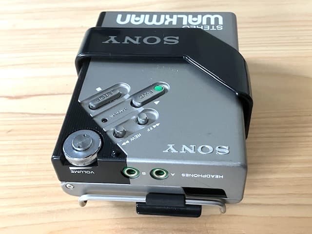 てつ 高音質 整備済完全動作品 ソニー WM-2 ホルダー＆新品ヘッドホン