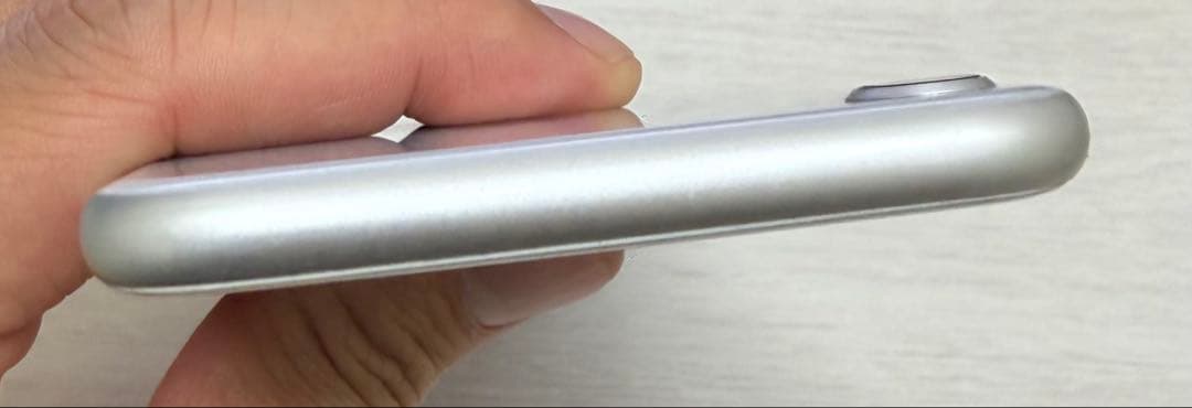 【極美品】Apple iPhone8 ホワイト／シルバー 64GB SIMフリー