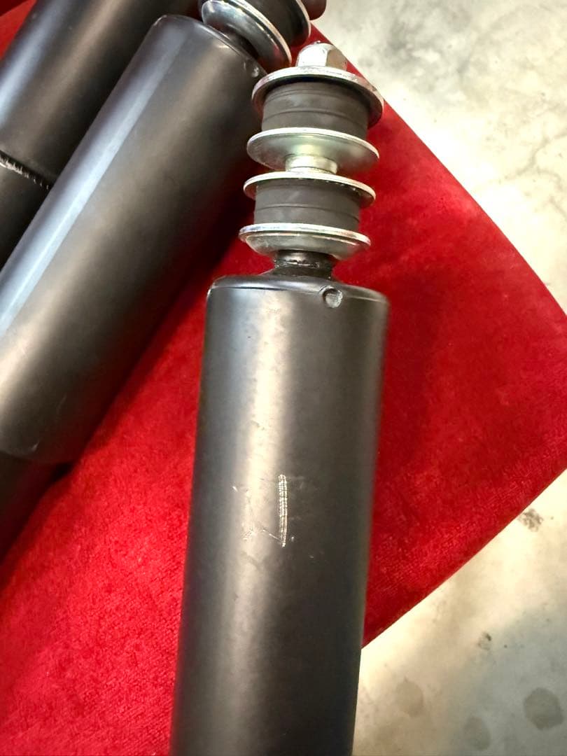 200系ハイエース　4型　新車取り外し　ショックアブソーバー　KYB