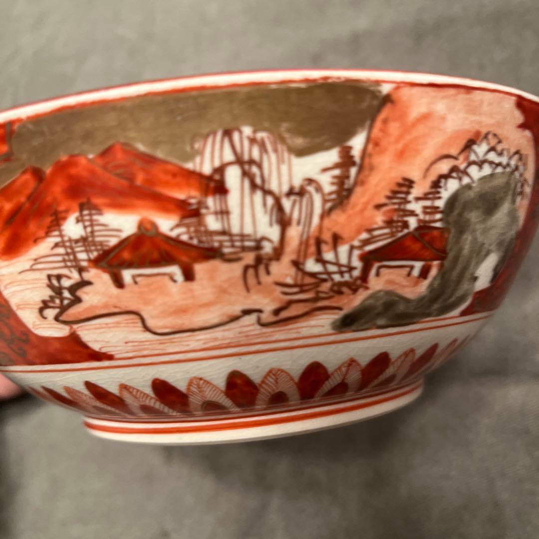 赤地の金装飾陶器皿　中国賢者図