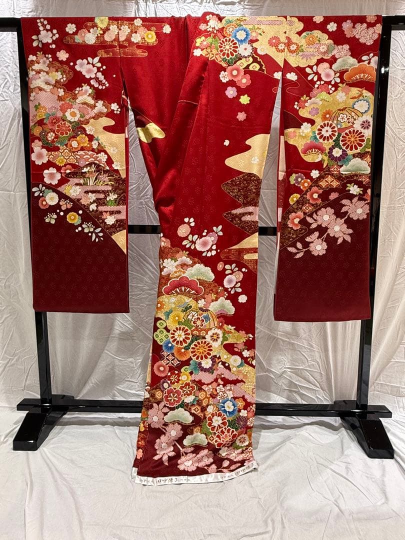三越取扱 吉澤織物 [田中優子の世界]振袖 未仕立 定価70万 正絹 赤地古典柄