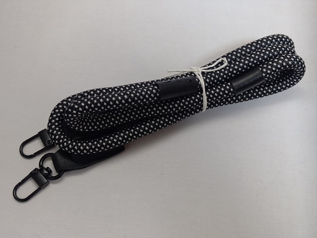 SHARP AQUOS R9 pro用ショルダーストラップケース（未使用品）