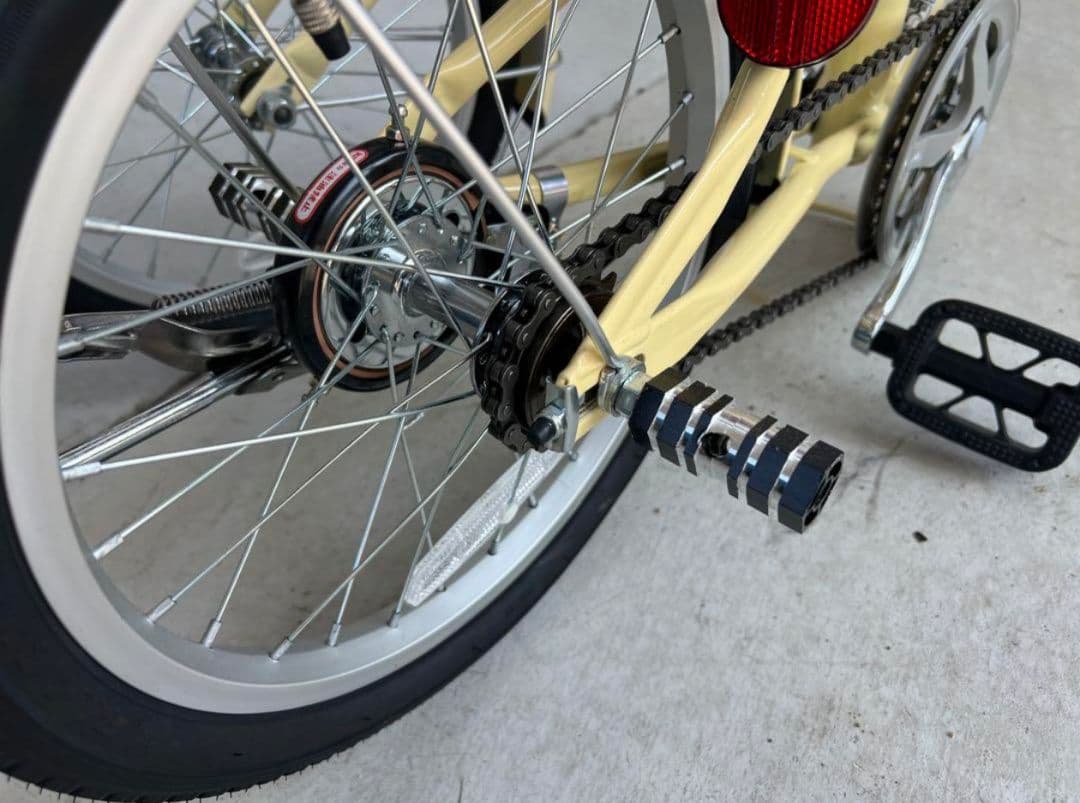 【新古品】折りたたみ自転車 クリーム色 ブラウンサドル