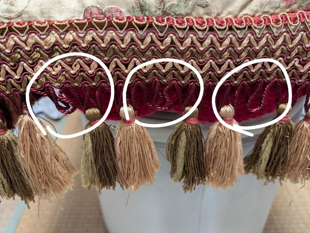 お洒落なクッション　アンティーク調