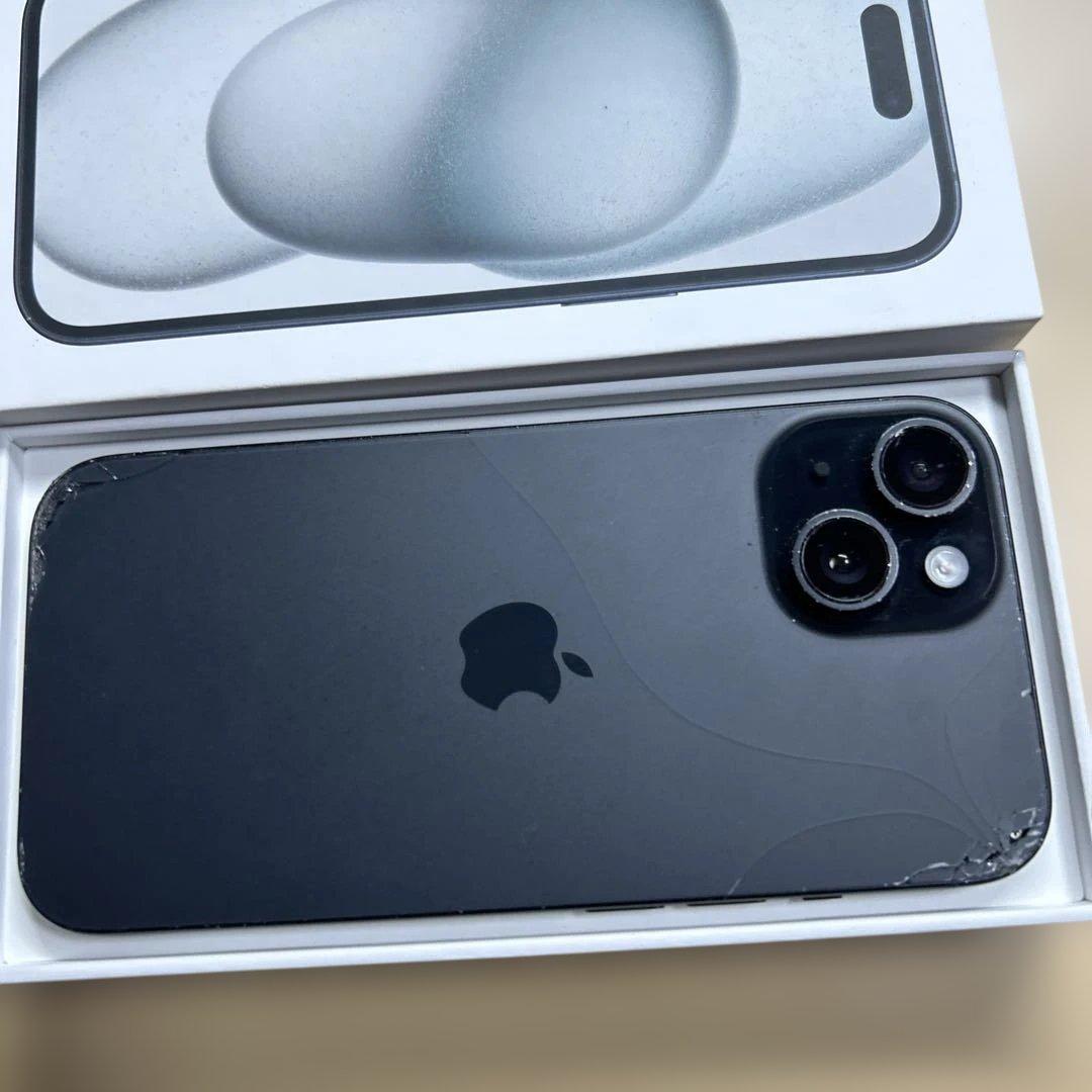iPhone15 128GB SIMフリー　ブラック　背面割れあり