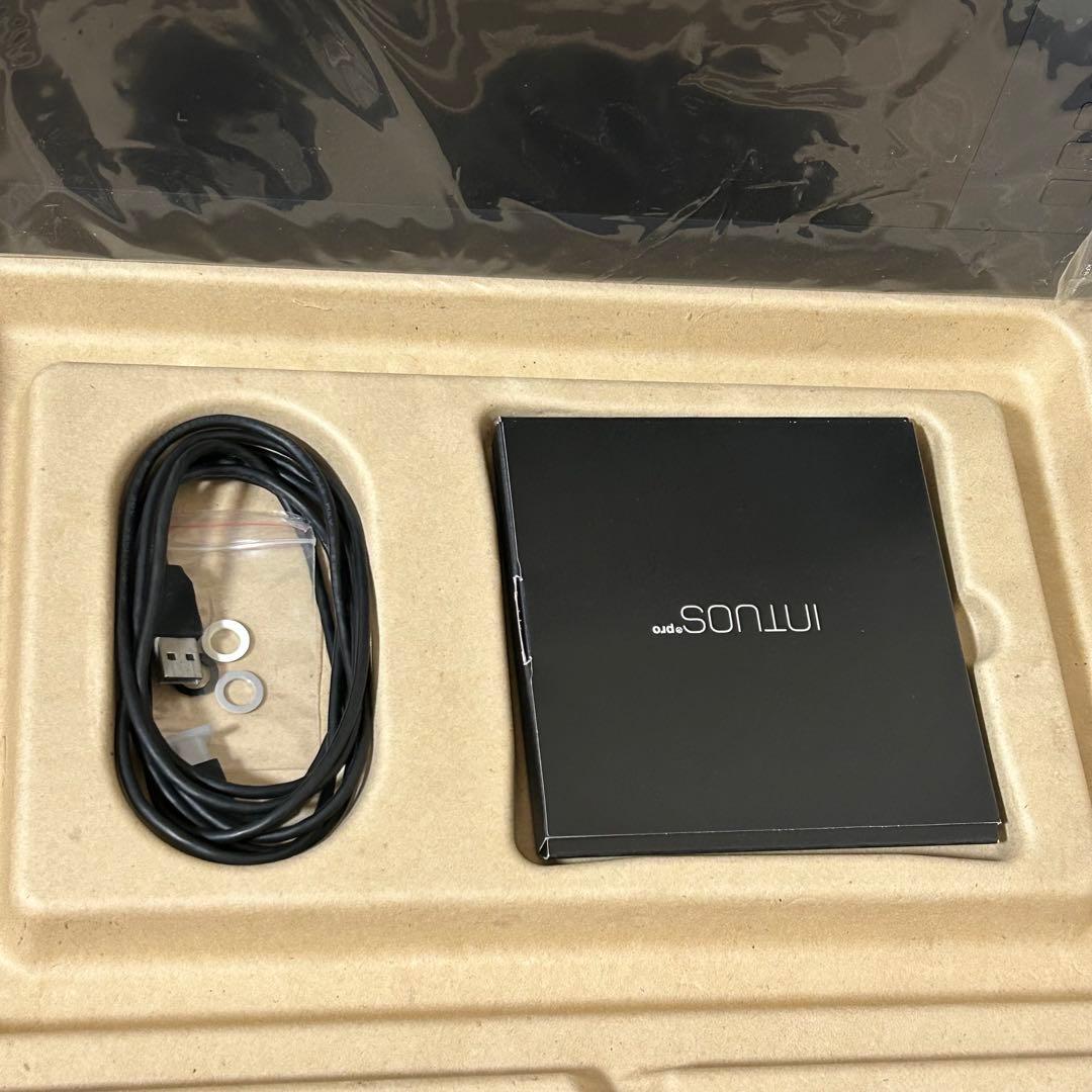 液タブ・ペンタブ wacom Intuos Pro medium PTH-651/K0