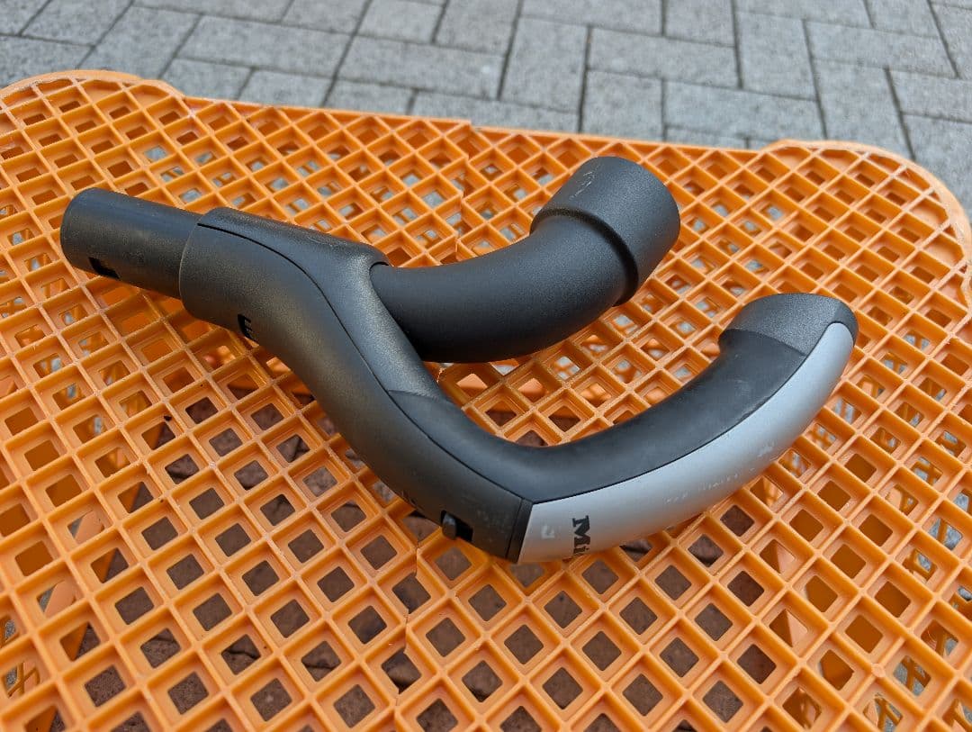 【歳末特価】Miele　ミーレ　掃除機　レッド　S4582